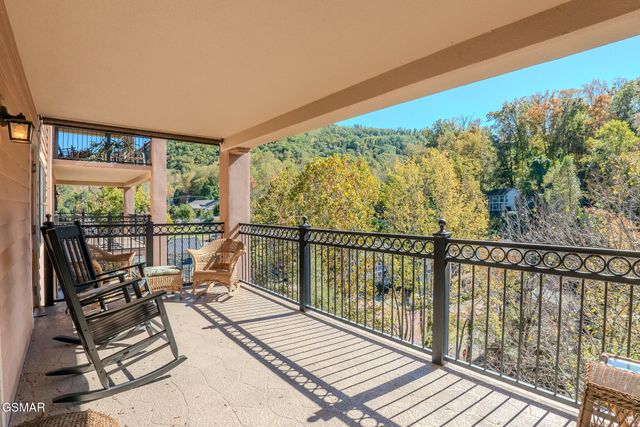 210 Roaring Fork, Gatlinburg, TN 37738
