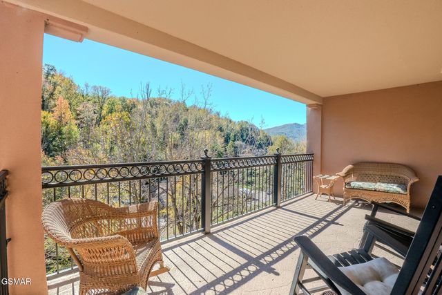 210 Roaring Fork, Gatlinburg, TN 37738