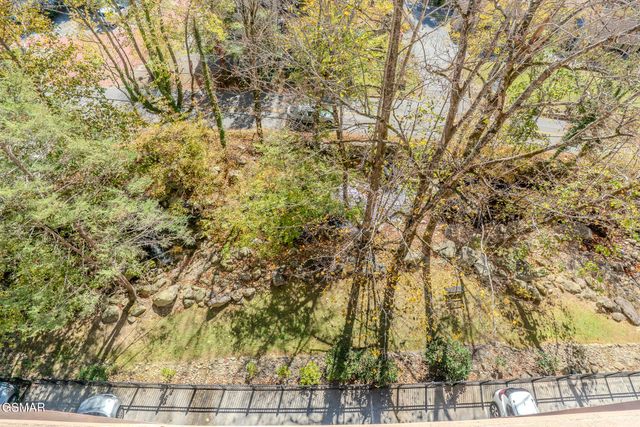 210 Roaring Fork, Gatlinburg, TN 37738