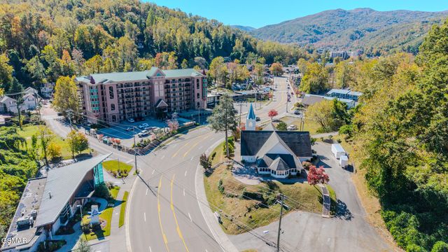 210 Roaring Fork, Gatlinburg, TN 37738