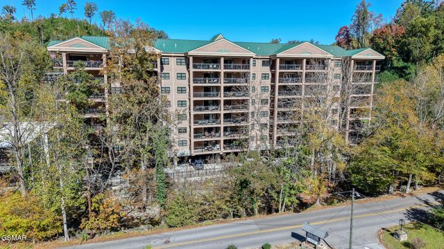 210 Roaring Fork, Gatlinburg, TN 37738