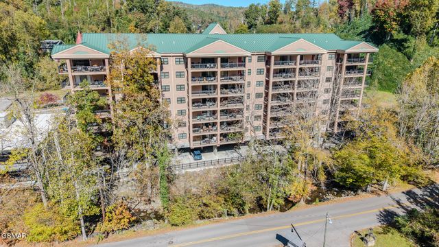 210 Roaring Fork, Gatlinburg, TN 37738