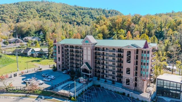 210 Roaring Fork, Gatlinburg, TN 37738