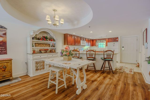 210 Roaring Fork, Gatlinburg, TN 37738