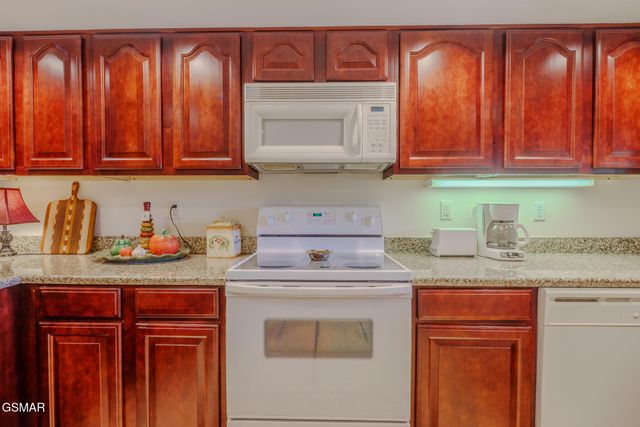 210 Roaring Fork, Gatlinburg, TN 37738