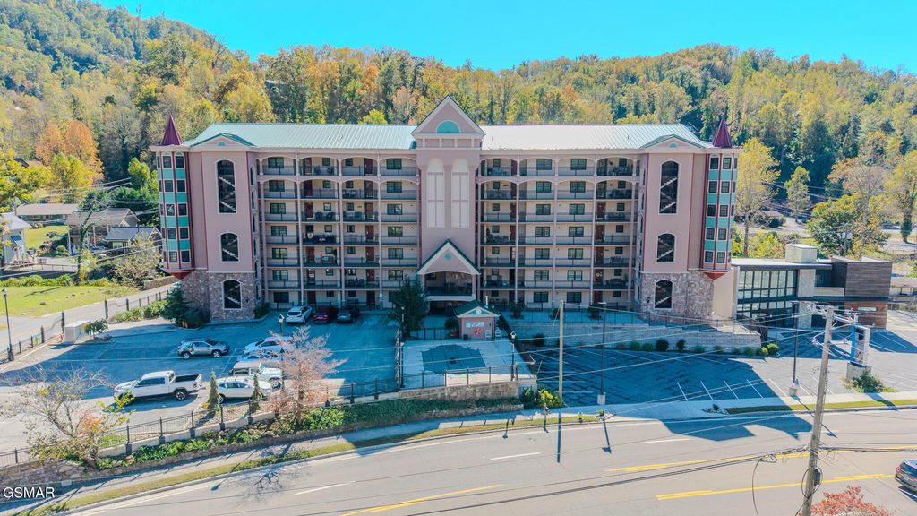 210 Roaring Fork, Gatlinburg, TN 37738