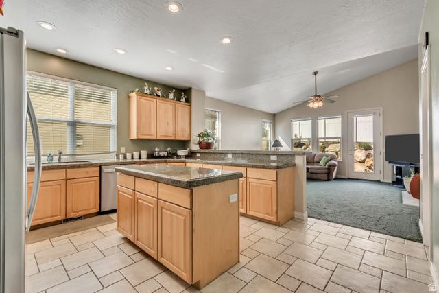 9316 S AVIGNON PL, West Jordan, UT 84088