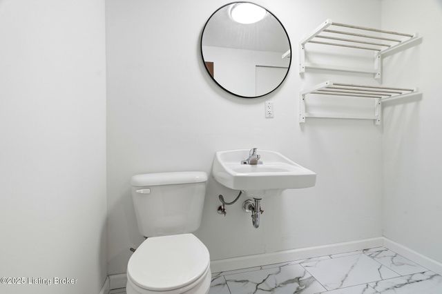 239 Granvil Dr, Louisville, KY 40218