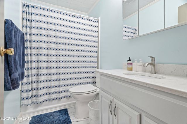 239 Granvil Dr, Louisville, KY 40218