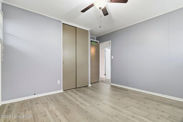 239 Granvil Dr, Louisville, KY 40218