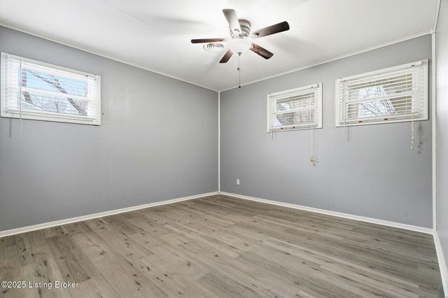 239 Granvil Dr, Louisville, KY 40218