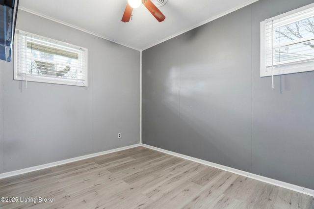 239 Granvil Dr, Louisville, KY 40218