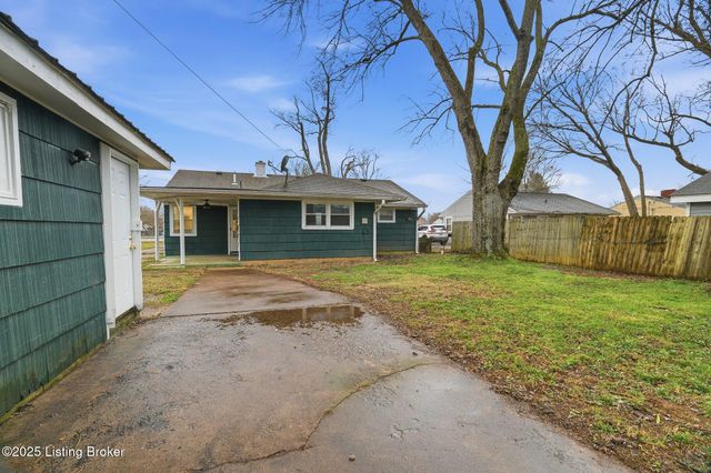 239 Granvil Dr, Louisville, KY 40218