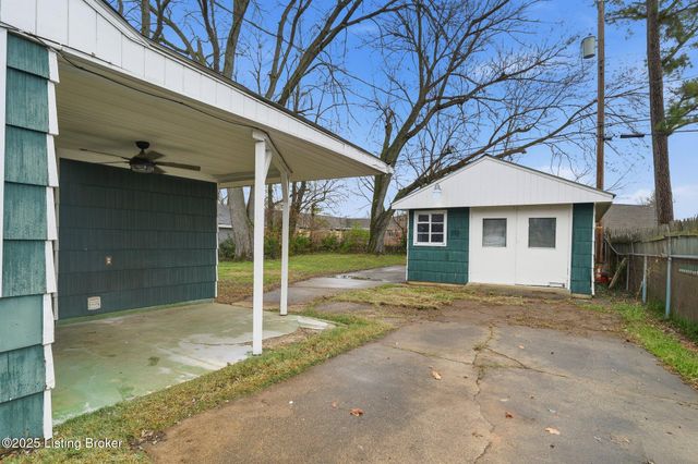 239 Granvil Dr, Louisville, KY 40218