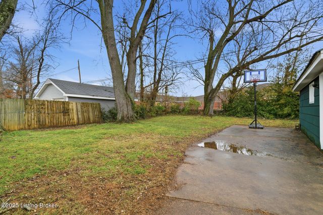 239 Granvil Dr, Louisville, KY 40218