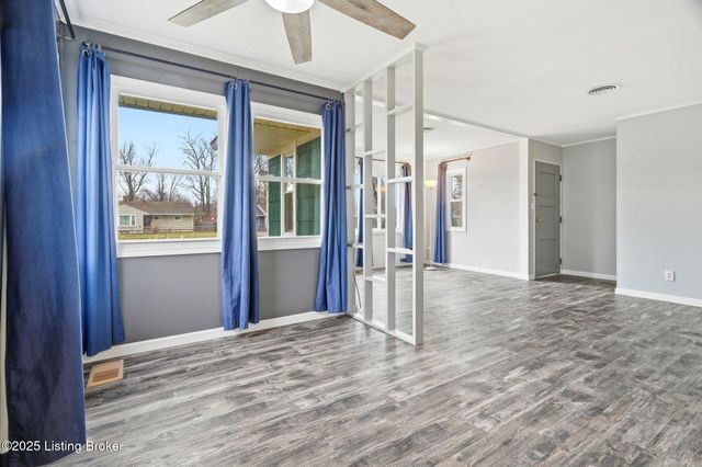 239 Granvil Dr, Louisville, KY 40218