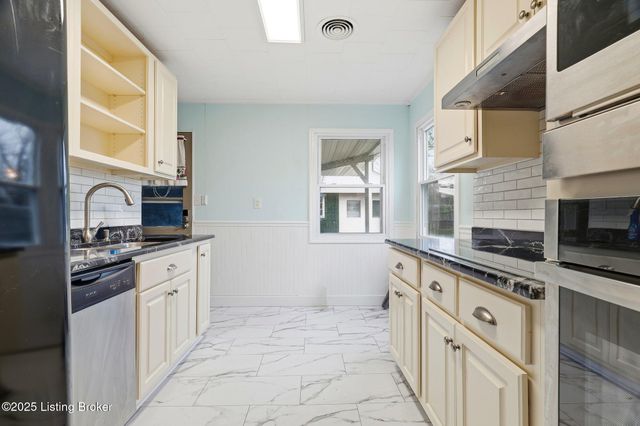 239 Granvil Dr, Louisville, KY 40218