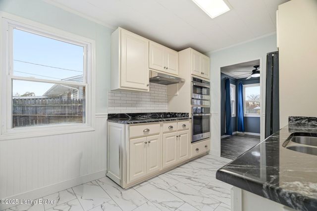 239 Granvil Dr, Louisville, KY 40218