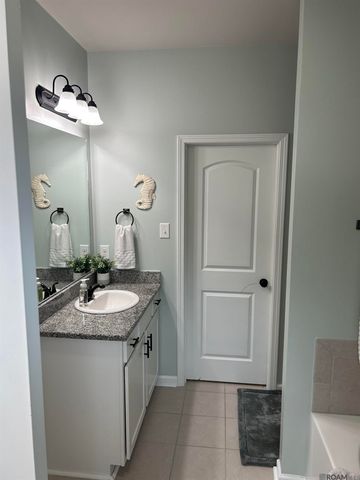 8643 Hackberry Ridge Ave, Zachary, LA 70791