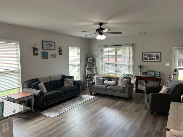 8643 Hackberry Ridge Ave, Zachary, LA 70791