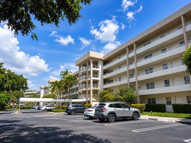 3930 Oaks Clubhouse Drive 303, Pompano Beach, FL 33069