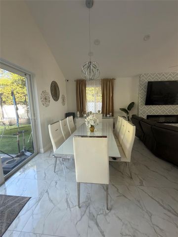 6118 Vista Linda Ln, Boca Raton, FL 33433