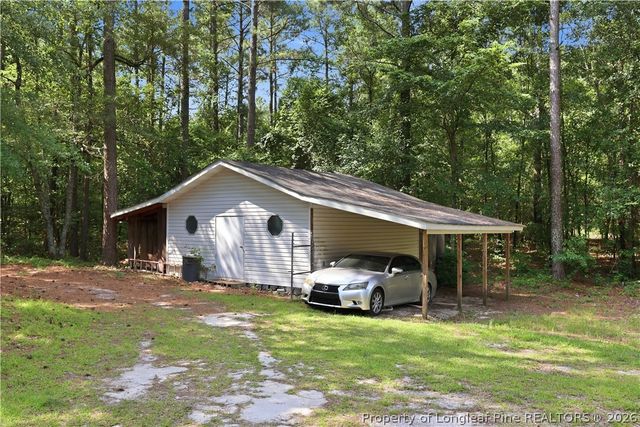 310 Maysville Ln, Tar Heel, NC 28392