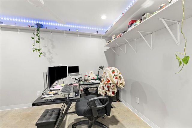 2906 N Twyman Road, Independence, MO 64058