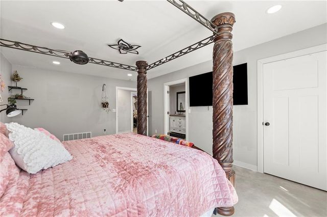 2906 N Twyman Road, Independence, MO 64058