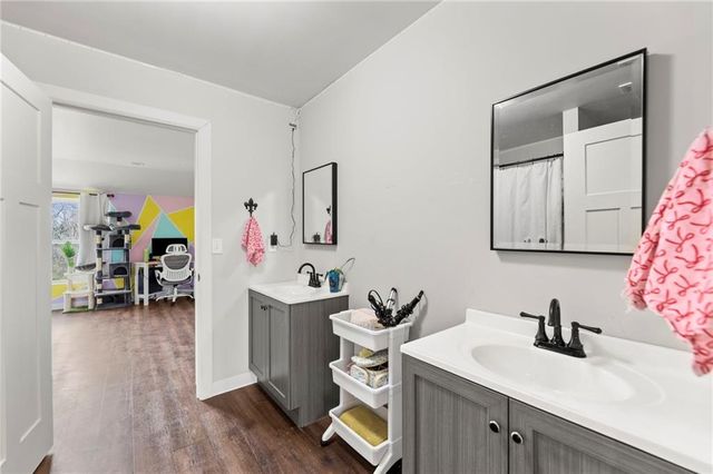 2906 N Twyman Road, Independence, MO 64058