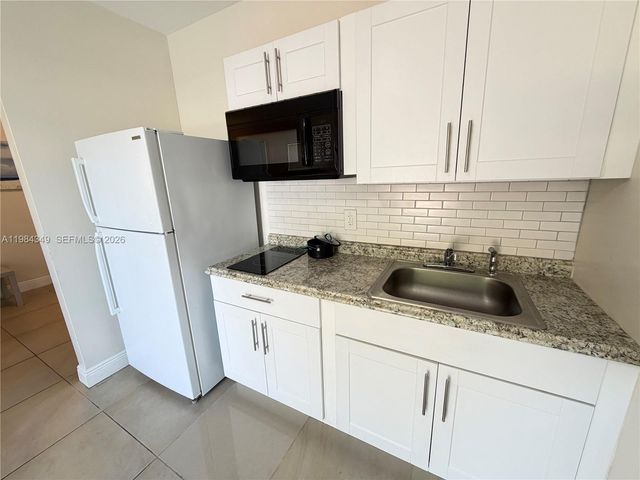 808 NW 19th St D, Fort Lauderdale, FL 33311