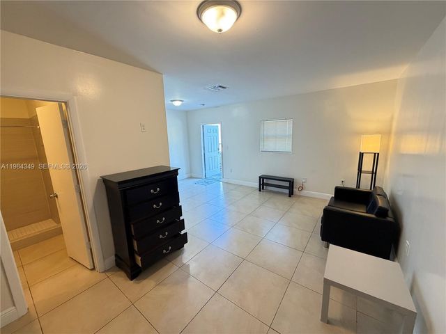 808 NW 19th St D, Fort Lauderdale, FL 33311