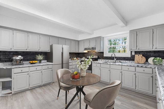 15 S Breault St, Westport, MA 02790