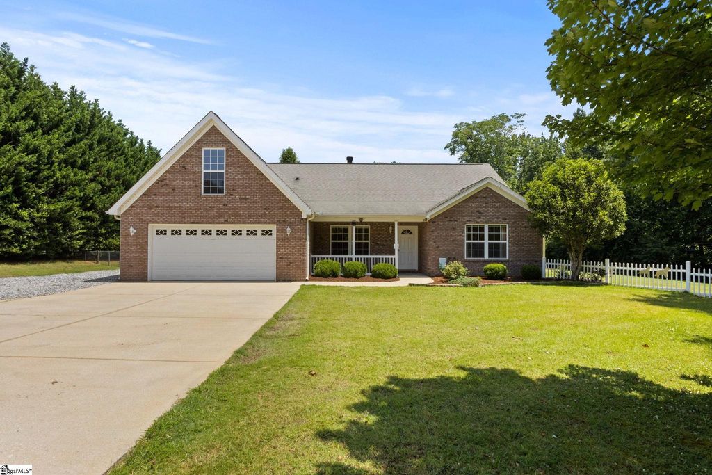 111 Dillard Road, Duncan, SC 29334