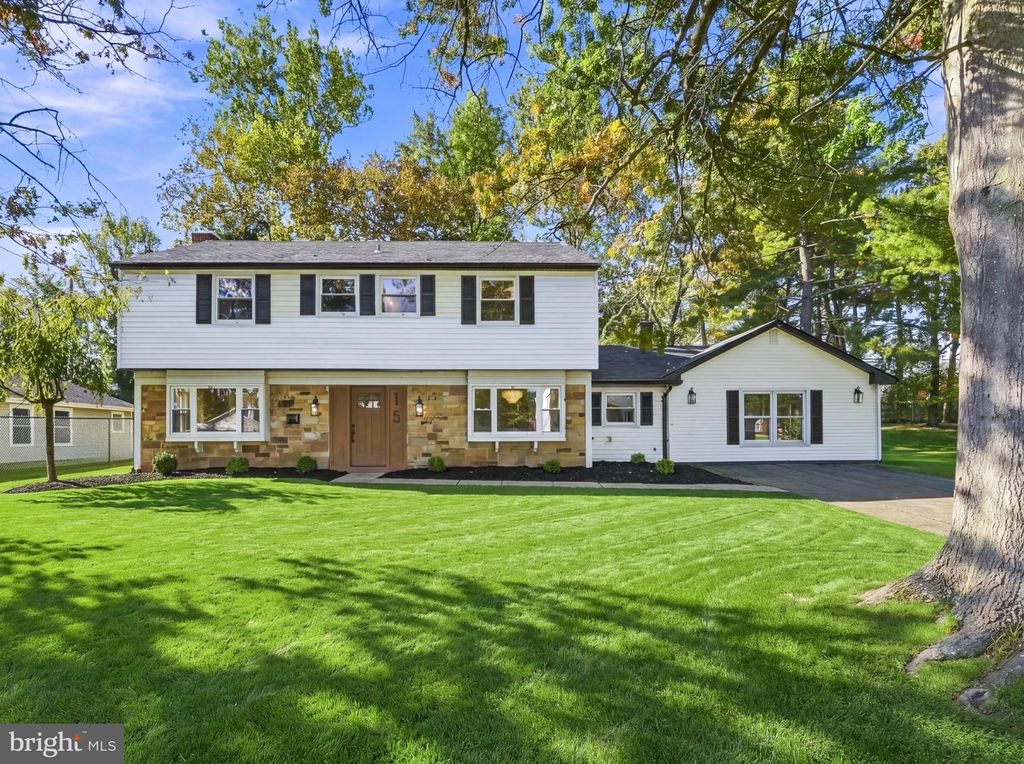 15 EAGLE LN, WILLINGBORO, NJ 08046 — exterior