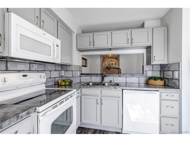 930 Button Rock Dr P85, Longmont, CO 80504