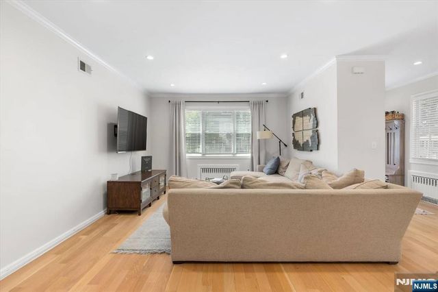 242 Washington Avenue, Rutherford, NJ 07070