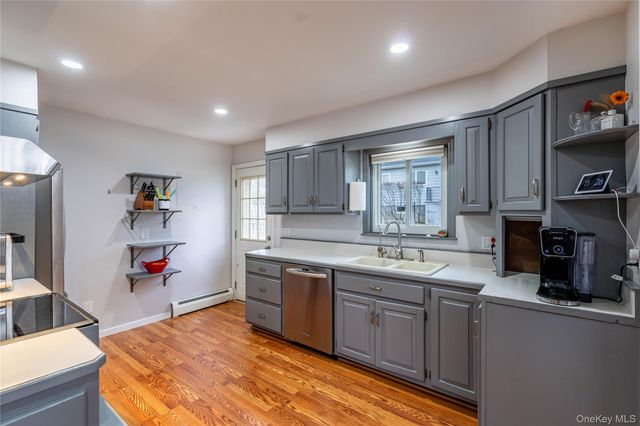 29 Rombout Ridge Road, Poughkeepsie, NY 12603