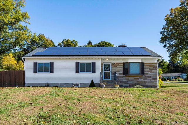 29 Rombout Ridge Road, Poughkeepsie, NY 12603