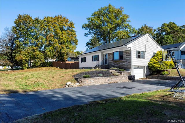 29 Rombout Ridge Road, Poughkeepsie, NY 12603
