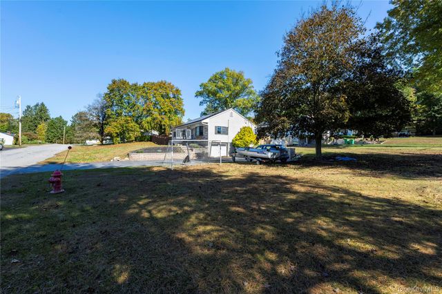 29 Rombout Ridge Road, Poughkeepsie, NY 12603