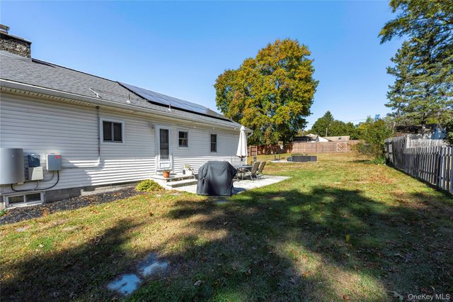 29 Rombout Ridge Road, Poughkeepsie, NY 12603