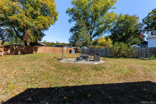 29 Rombout Ridge Road, Poughkeepsie, NY 12603