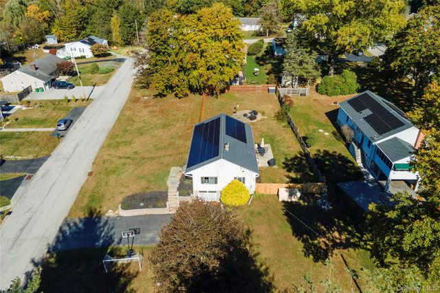 29 Rombout Ridge Road, Poughkeepsie, NY 12603