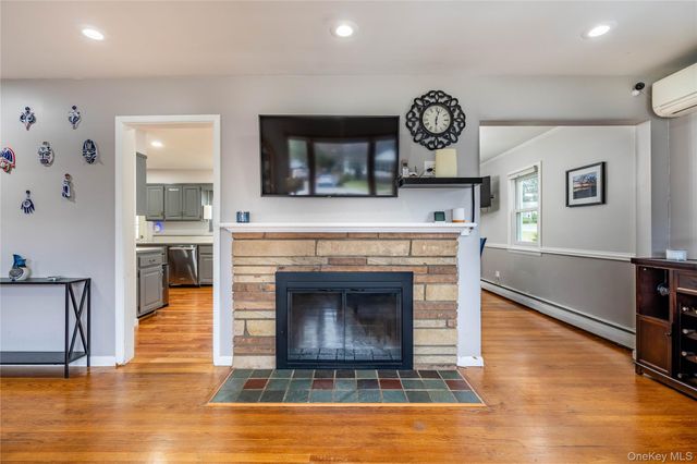 29 Rombout Ridge Road, Poughkeepsie, NY 12603