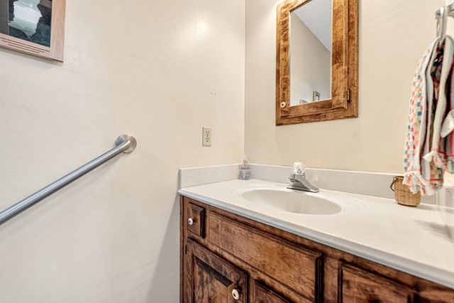 1402 S Countrywood Place, Rogers, AR 72758