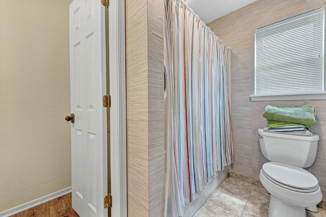 1402 S Countrywood Place, Rogers, AR 72758