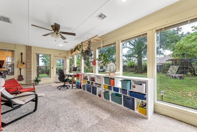 1402 S Countrywood Place, Rogers, AR 72758
