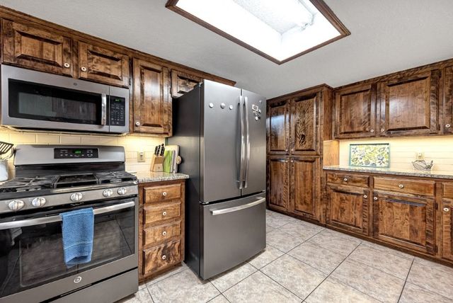1402 S Countrywood Place, Rogers, AR 72758