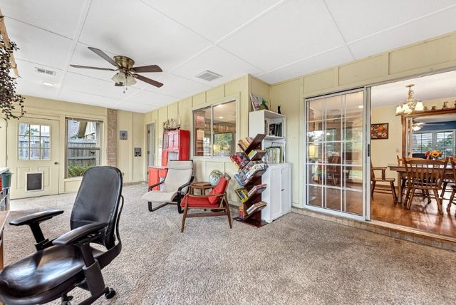 1402 S Countrywood Place, Rogers, AR 72758